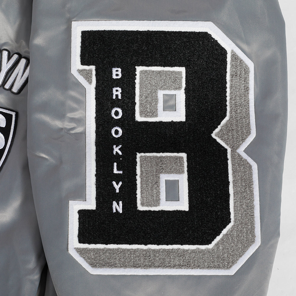 NBA BROOKLYN NETS OLD ENGLISH MEN'S RIB SATIN JACKET (GRAY) - Image 10