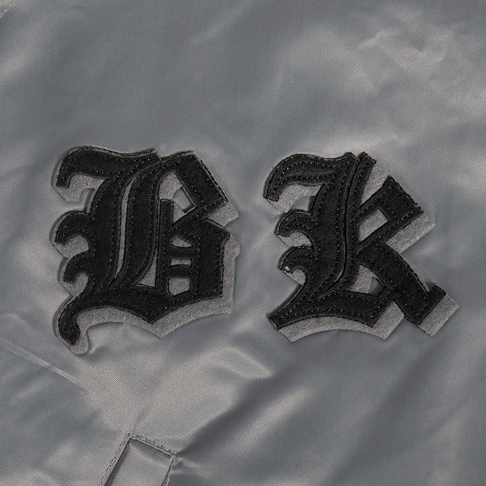 NBA BROOKLYN NETS OLD ENGLISH MEN'S RIB SATIN JACKET (GRAY) - Image 8