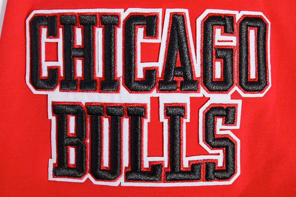 NBA CHICAGO BULLS OLD ENGLISH MEN'S TEE (RED) - Image 8