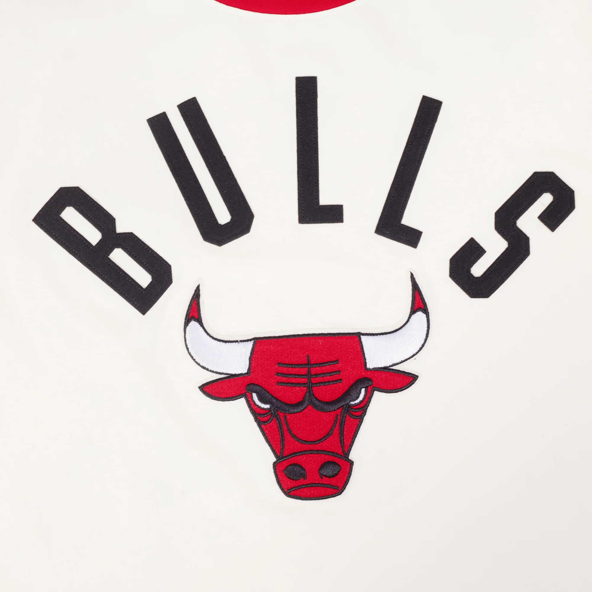 NBA CHICAGO BULLS MODERN ORIGINALS MEN'S RINGER TEE (EGGSHELL/ RED) - Image 7