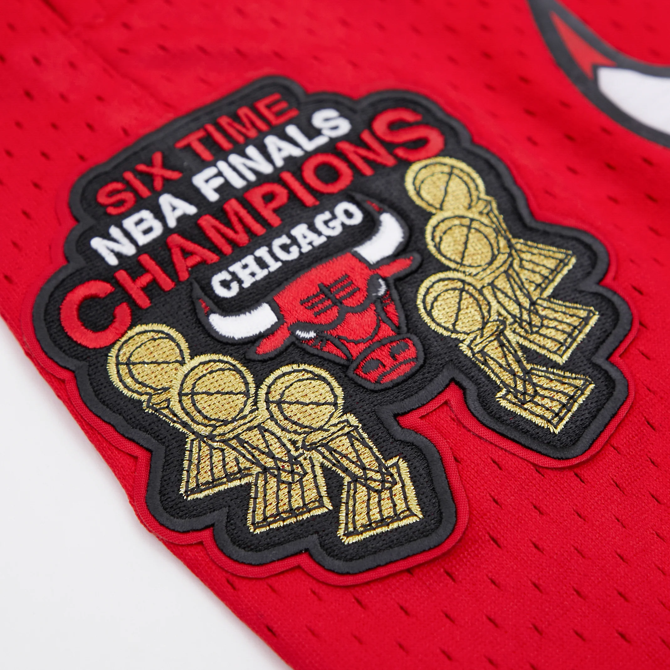 NBA CHICAGO BULLS LOGO MEN'S MESH SHORT (RED) - Image 7