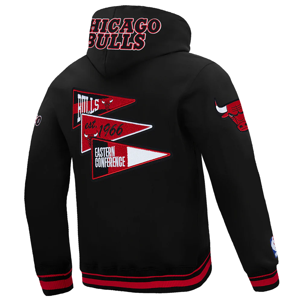 NBA CHICAGO BULLS TEAM PENNANTS MEN'S RIB FLEECE PULLOVER HOODIE (BLACK/RED/BLACK) - Image 4
