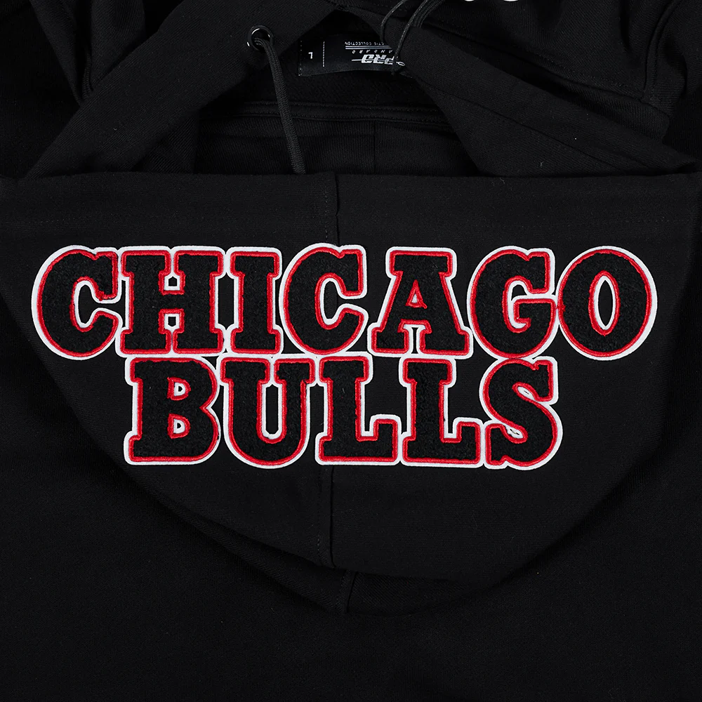 NBA CHICAGO BULLS TEAM PENNANTS MEN'S RIB FLEECE PULLOVER HOODIE (BLACK/RED/BLACK) - Image 6