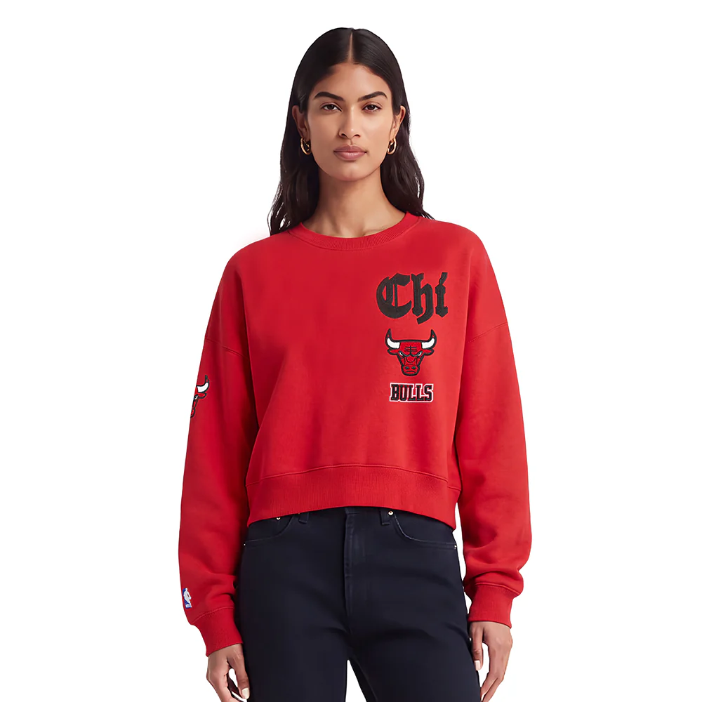 NBA CHICAGO BULLS OLD ENGLISH WOMEN'S FLC CREWNECK (RED)