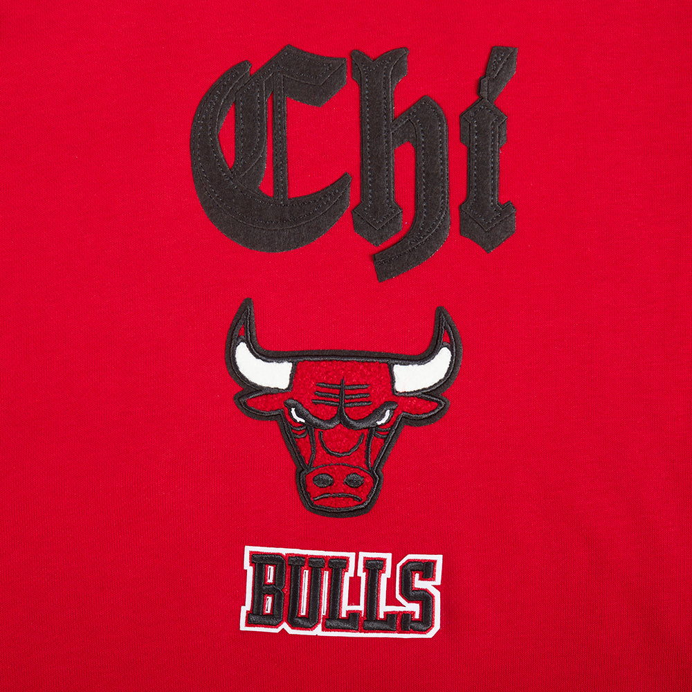 NBA CHICAGO BULLS OLD ENGLISH WOMEN'S FLC CREWNECK (RED) - Image 10