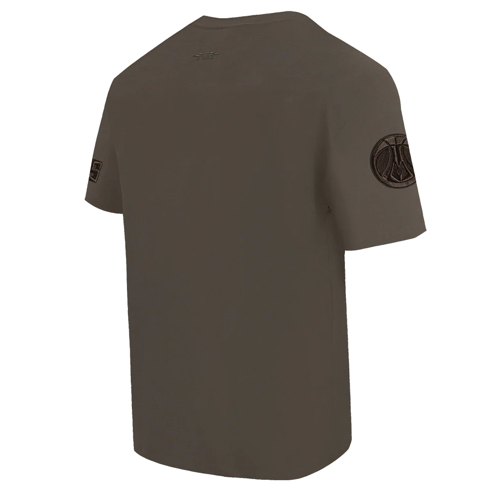 NBA MILWAUKEE BUCKS NEUTRAL MEN'S DROP SHOULDER TEE (DARK TAUPE) - Image 4