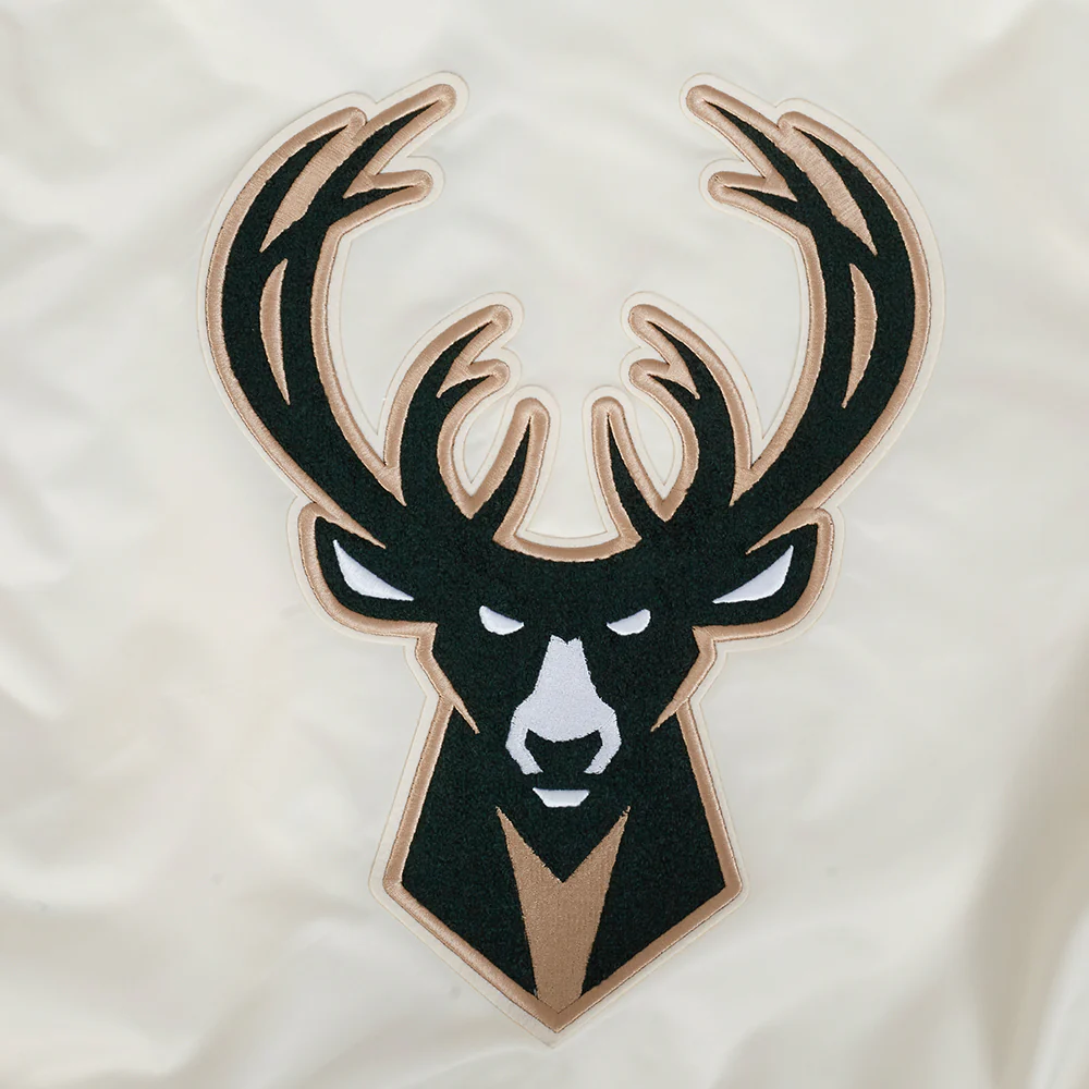NBA MILWAUKEE BUCKS RETRO CLASSIC MEN'S RIB SATIN JACKET (EGGSHELL/ BLACK) - Image 12