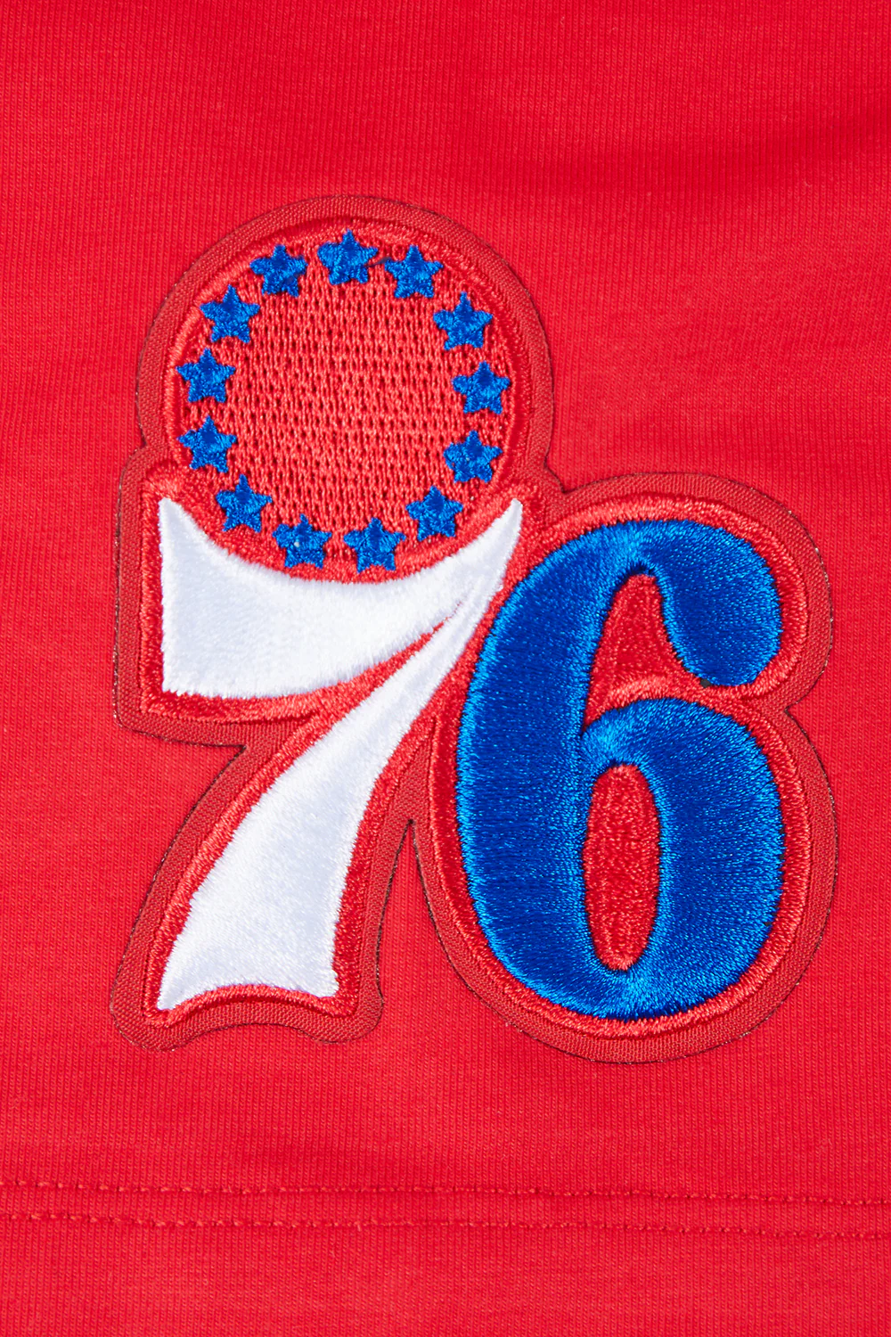 NBA PHILADELPHIA 76ERS SCRIPT TAIL WOMEN'S SINGLE JERSEY BOXY TEE (RED) - Image 7