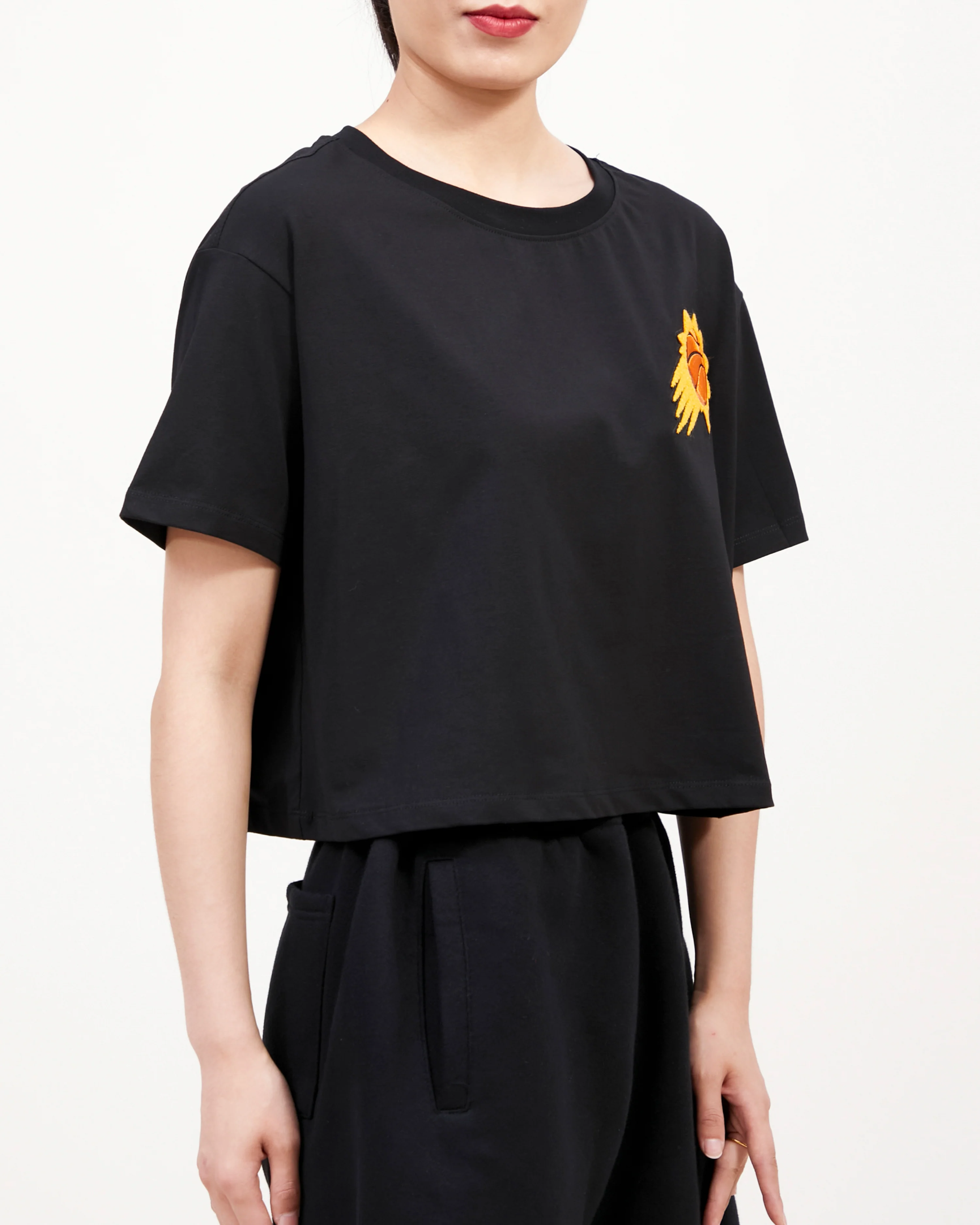 NBA PHOENIX SUNS CLASSIC WOMEN'S BOXY TEE (BLACK) - Image 10
