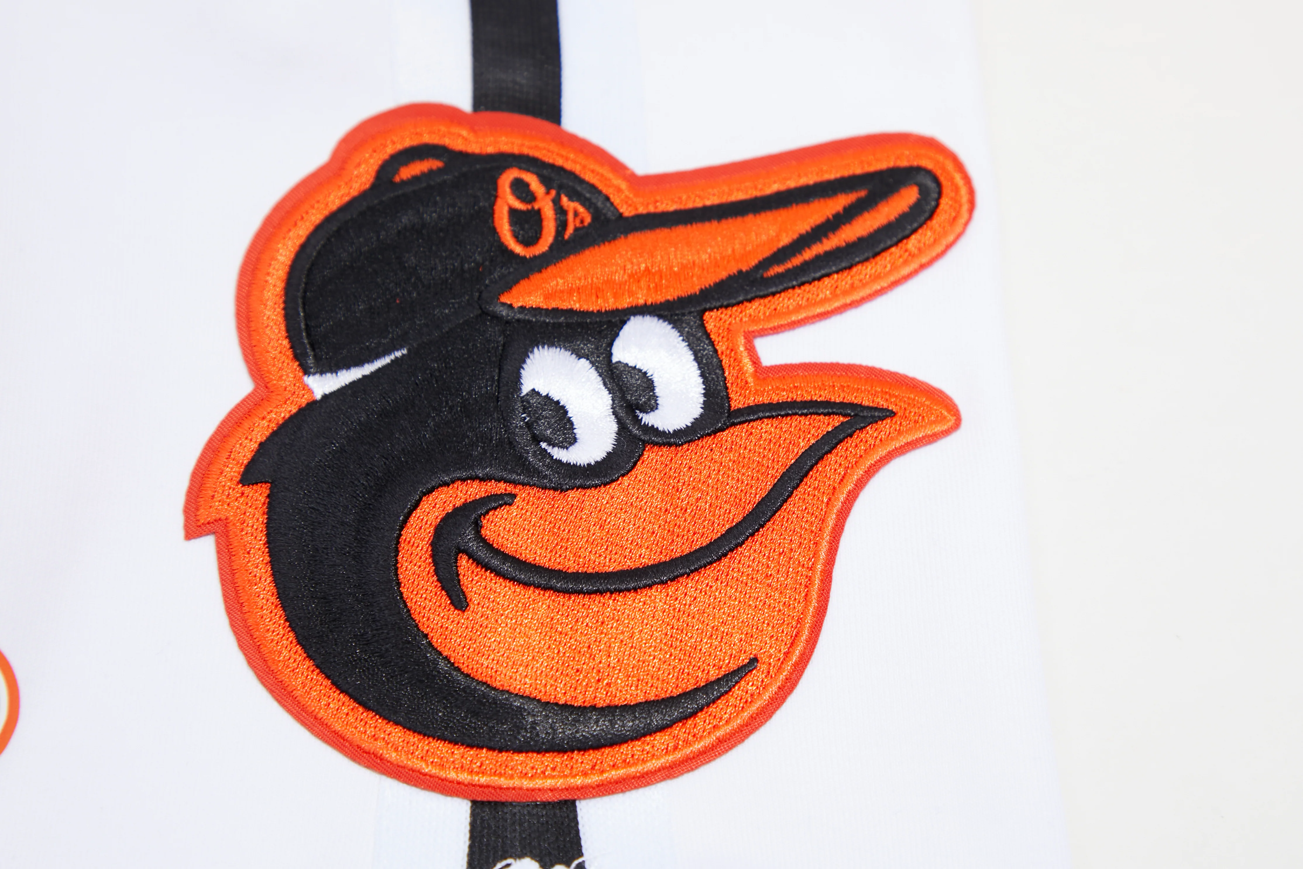 MLB BALTIMORE ORIOLES CLASSIC CHENILLE MEN'S SHORT (WHITE) - Image 9